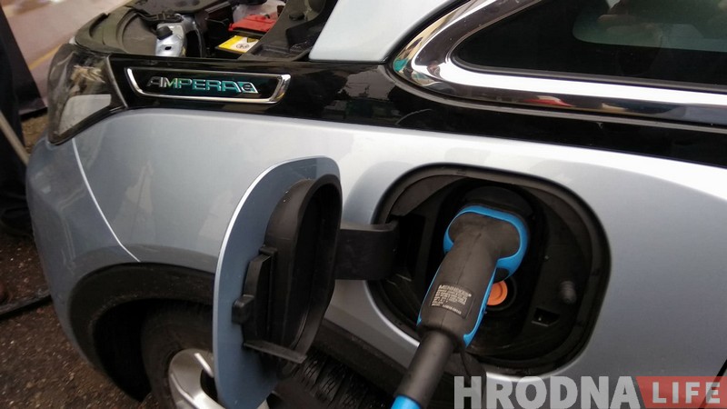 Берлинец подарил Гродно зарядную станцию для электромобилей