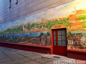 Па матывах Напалеона Орды: у двары гандлёвага цэнтра ABC з'явілася выява старога Гродна Па матывах Напалеона Орды: у двары гандлёвага цэнтра ABC з'явілася выява старога Гродна