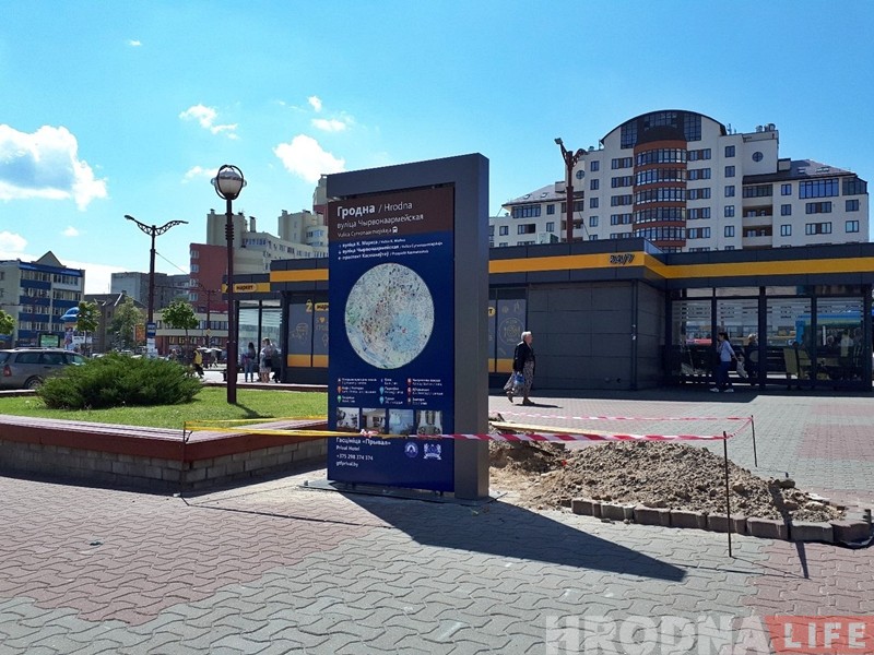 У цэнтры Гродна ўсталёўваюць інфармацыйна-навігацыйныя стэнды для турыстаў У цэнтры Гродна ўсталёўваюць інфармацыйна-навігацыйныя стэнды для турыстаў