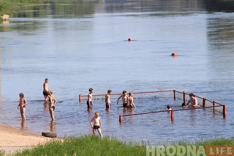 Фотафакт: у спякоту гродзенцы цягнуцца да вады Фотафакт: у спякоту гродзенцы цягнуцца да вады
