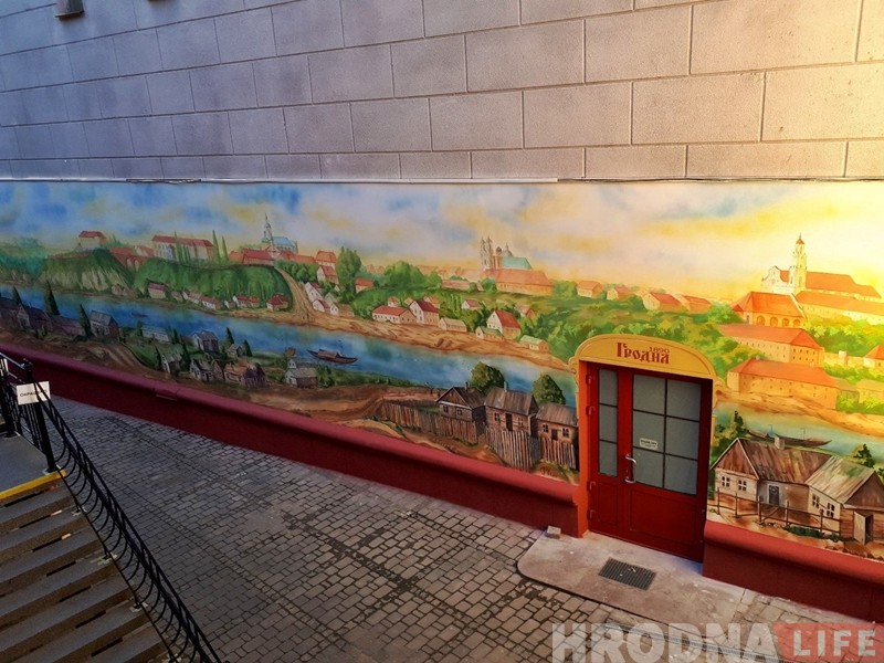 По мотивам Наполеона Орды: во дворе торгового центра ABC появилось изображение старого Гродно