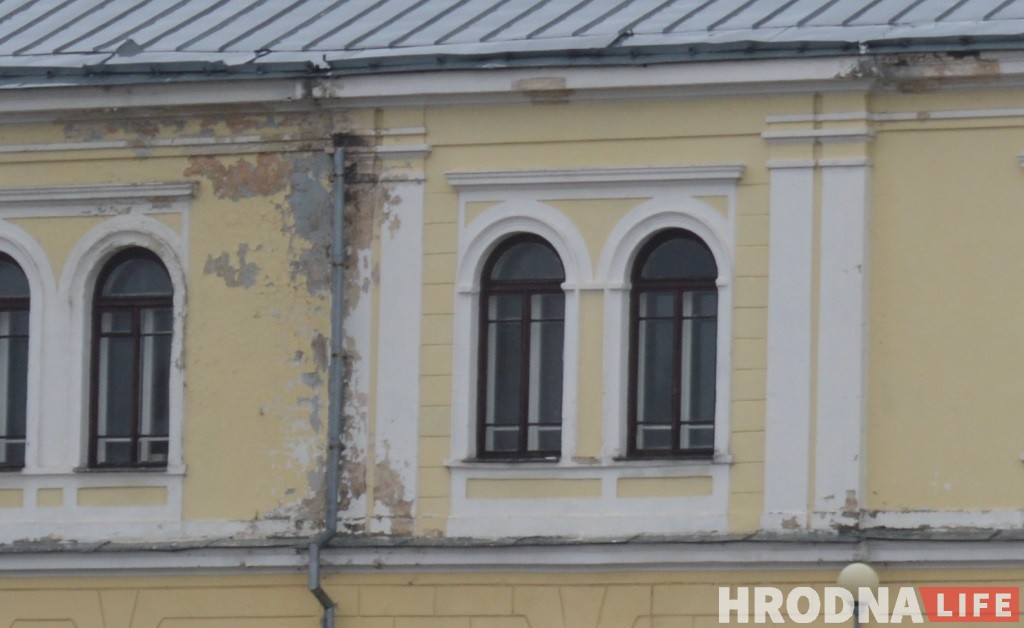 Рэстаўрацыя па-гродзенску: як давесці будынак да катастрофы, а пасля гераічна яго аднаўляць Рэстаўрацыя па-гродзенску: як давесці будынак да катастрофы, а пасля гераічна яго аднаўляць