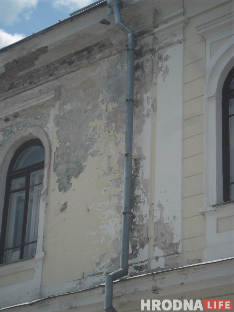 Рэстаўрацыя па-гродзенску: як давесці будынак да катастрофы, а пасля гераічна яго аднаўляць Рэстаўрацыя па-гродзенску: як давесці будынак да катастрофы, а пасля гераічна яго аднаўляць