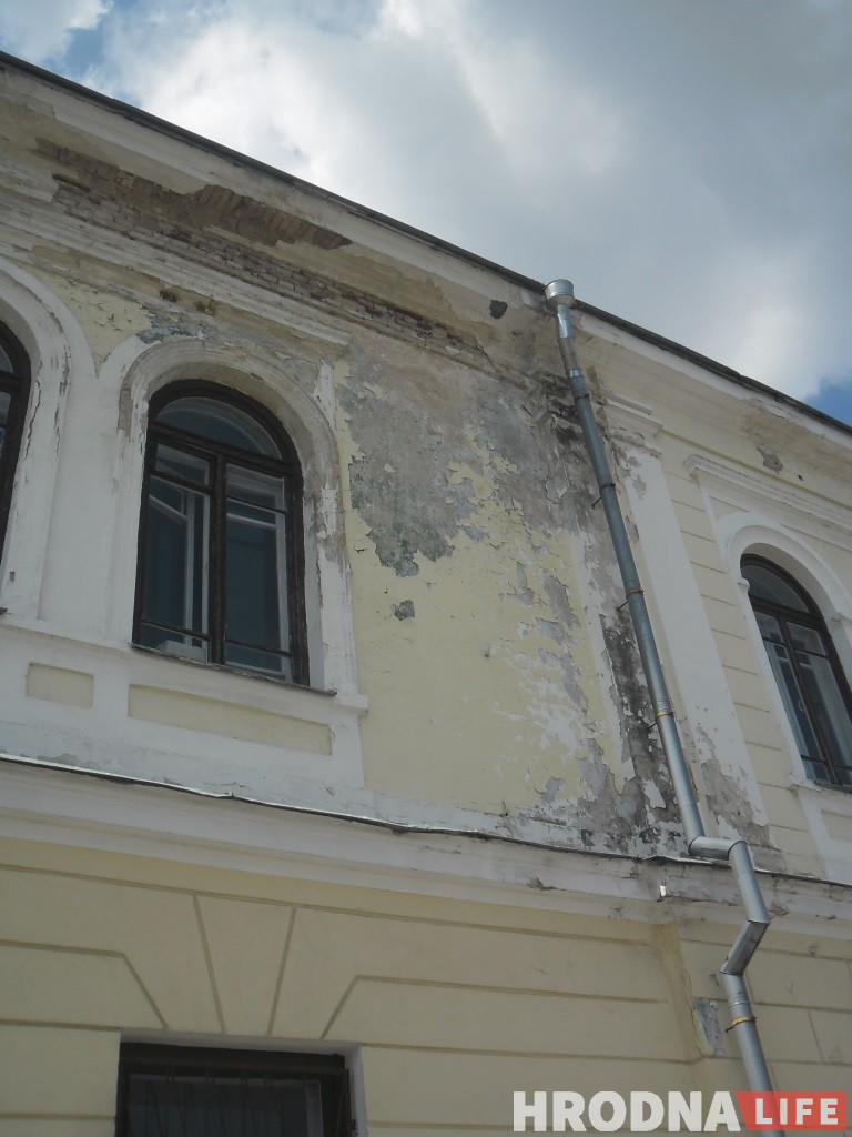 Рэстаўрацыя па-гродзенску: як давесці будынак да катастрофы, а пасля гераічна яго аднаўляць Рэстаўрацыя па-гродзенску: як давесці будынак да катастрофы, а пасля гераічна яго аднаўляць