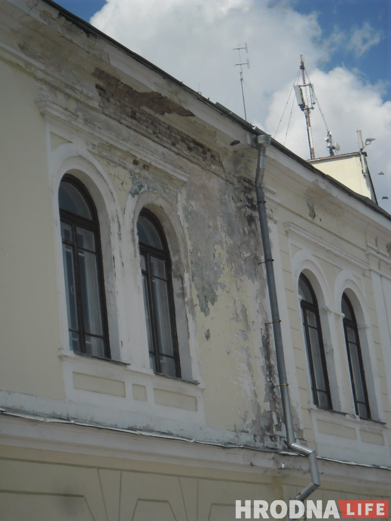 Рэстаўрацыя па-гродзенску: як давесці будынак да катастрофы, а пасля гераічна яго аднаўляць Рэстаўрацыя па-гродзенску: як давесці будынак да катастрофы, а пасля гераічна яго аднаўляць