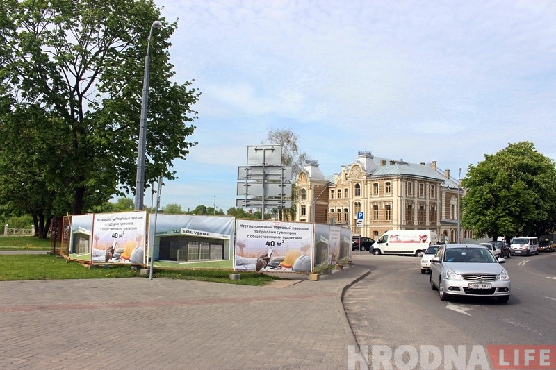 Каля сінагогі пачалося будаўніцтва гандлёвага павільёна з грамадскім туалетам Каля сінагогі пачалося будаўніцтва гандлёвага павільёна з грамадскім туалетам