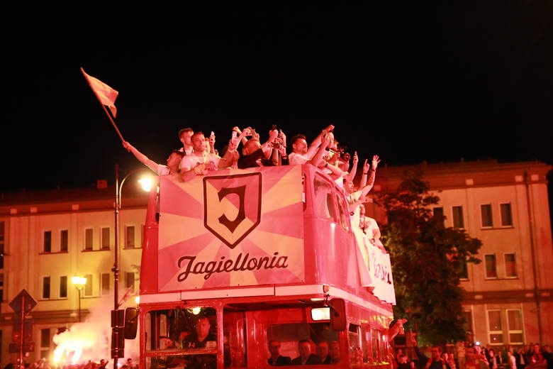 Беласток - горад дзе жывуць футболам: "Ягелонія" зноў сярод лідараў чэмпіянату Польшчы Беласток - горад дзе жывуць футболам: "Ягелонія" зноў сярод лідараў чэмпіянату Польшчы