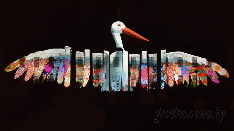 Сцены Новага замка ў ноч на 1 чэрвеня ператвораць у вялізны экран з эфектамі