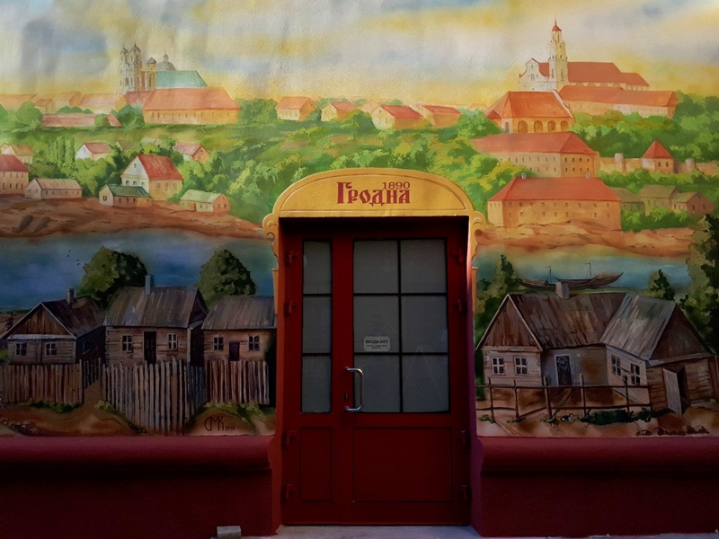 Па матывах Напалеона Орды: у двары гандлёвага цэнтра ABC з'явілася выява старога Гродна Па матывах Напалеона Орды: у двары гандлёвага цэнтра ABC з'явілася выява старога Гродна