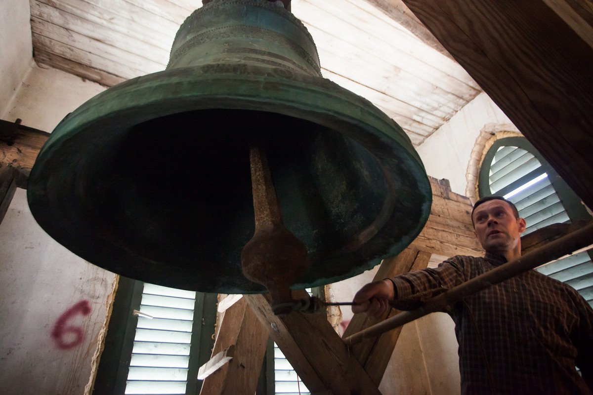 Будаўнік Юра з Гродна нечакана даведаўся, што ён - немец. І вось праз 30 гадоў кінуў працу і стаў званаром, як яго дзед Рэйнгольд