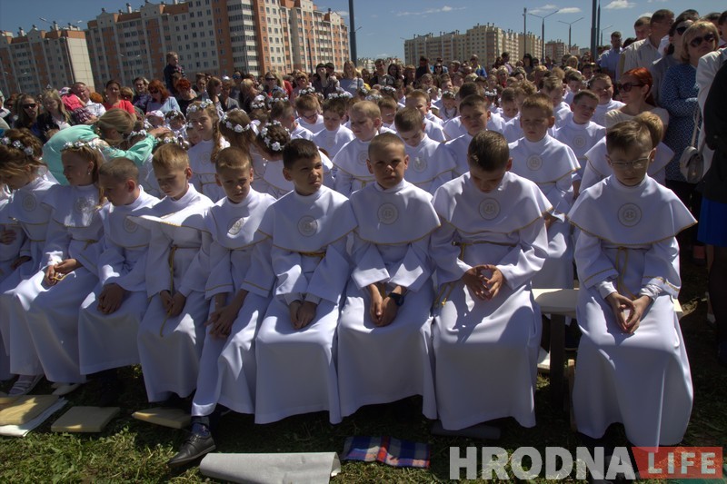 «Упершыню я прыехаў у Гродна на ровары». Арцыбіскуп Тадэвуш Кандрусевіч наведаў свята ў Альшанцы (+анекдот ад мітрапаліта) «Упершыню я прыехаў у Гродна на ровары». Арцыбіскуп Тадэвуш Кандрусевіч наведаў свята ў Альшанцы (+анекдот ад мітрапаліта)