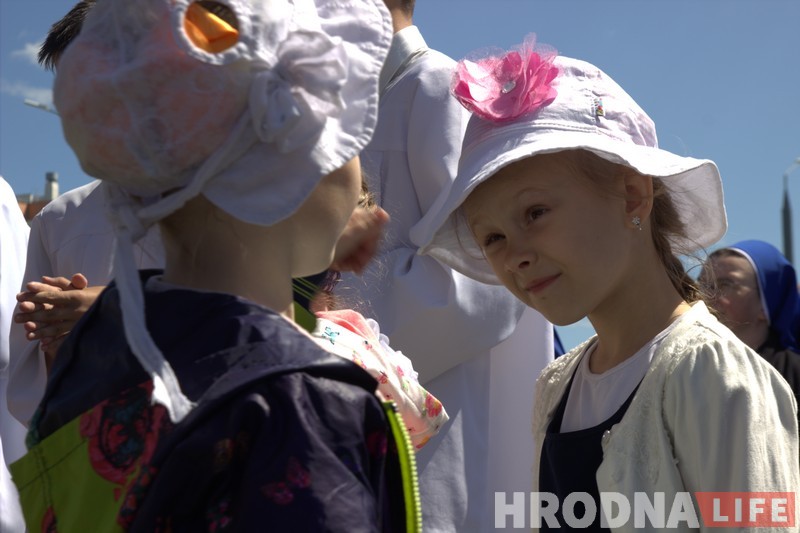 «Упершыню я прыехаў у Гродна на ровары». Арцыбіскуп Тадэвуш Кандрусевіч наведаў свята ў Альшанцы (+анекдот ад мітрапаліта) «Упершыню я прыехаў у Гродна на ровары». Арцыбіскуп Тадэвуш Кандрусевіч наведаў свята ў Альшанцы (+анекдот ад мітрапаліта)