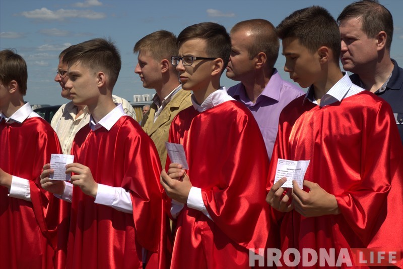 «Упершыню я прыехаў у Гродна на ровары». Арцыбіскуп Тадэвуш Кандрусевіч наведаў свята ў Альшанцы (+анекдот ад мітрапаліта) «Упершыню я прыехаў у Гродна на ровары». Арцыбіскуп Тадэвуш Кандрусевіч наведаў свята ў Альшанцы (+анекдот ад мітрапаліта)