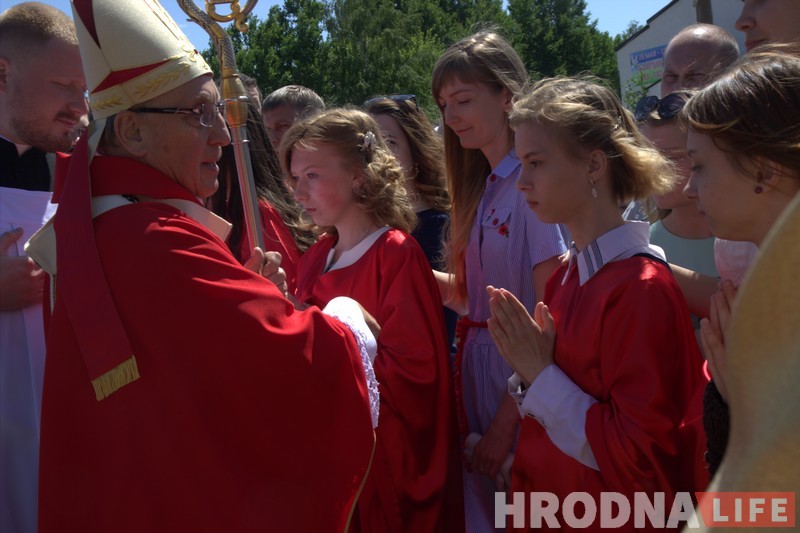«Упершыню я прыехаў у Гродна на ровары». Арцыбіскуп Тадэвуш Кандрусевіч наведаў свята ў Альшанцы (+анекдот ад мітрапаліта) «Упершыню я прыехаў у Гродна на ровары». Арцыбіскуп Тадэвуш Кандрусевіч наведаў свята ў Альшанцы (+анекдот ад мітрапаліта)