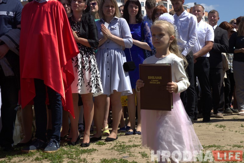 «Упершыню я прыехаў у Гродна на ровары». Арцыбіскуп Тадэвуш Кандрусевіч наведаў свята ў Альшанцы (+анекдот ад мітрапаліта) «Упершыню я прыехаў у Гродна на ровары». Арцыбіскуп Тадэвуш Кандрусевіч наведаў свята ў Альшанцы (+анекдот ад мітрапаліта)