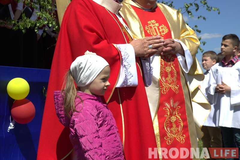 «Упершыню я прыехаў у Гродна на ровары». Арцыбіскуп Тадэвуш Кандрусевіч наведаў свята ў Альшанцы (+анекдот ад мітрапаліта) «Упершыню я прыехаў у Гродна на ровары». Арцыбіскуп Тадэвуш Кандрусевіч наведаў свята ў Альшанцы (+анекдот ад мітрапаліта)