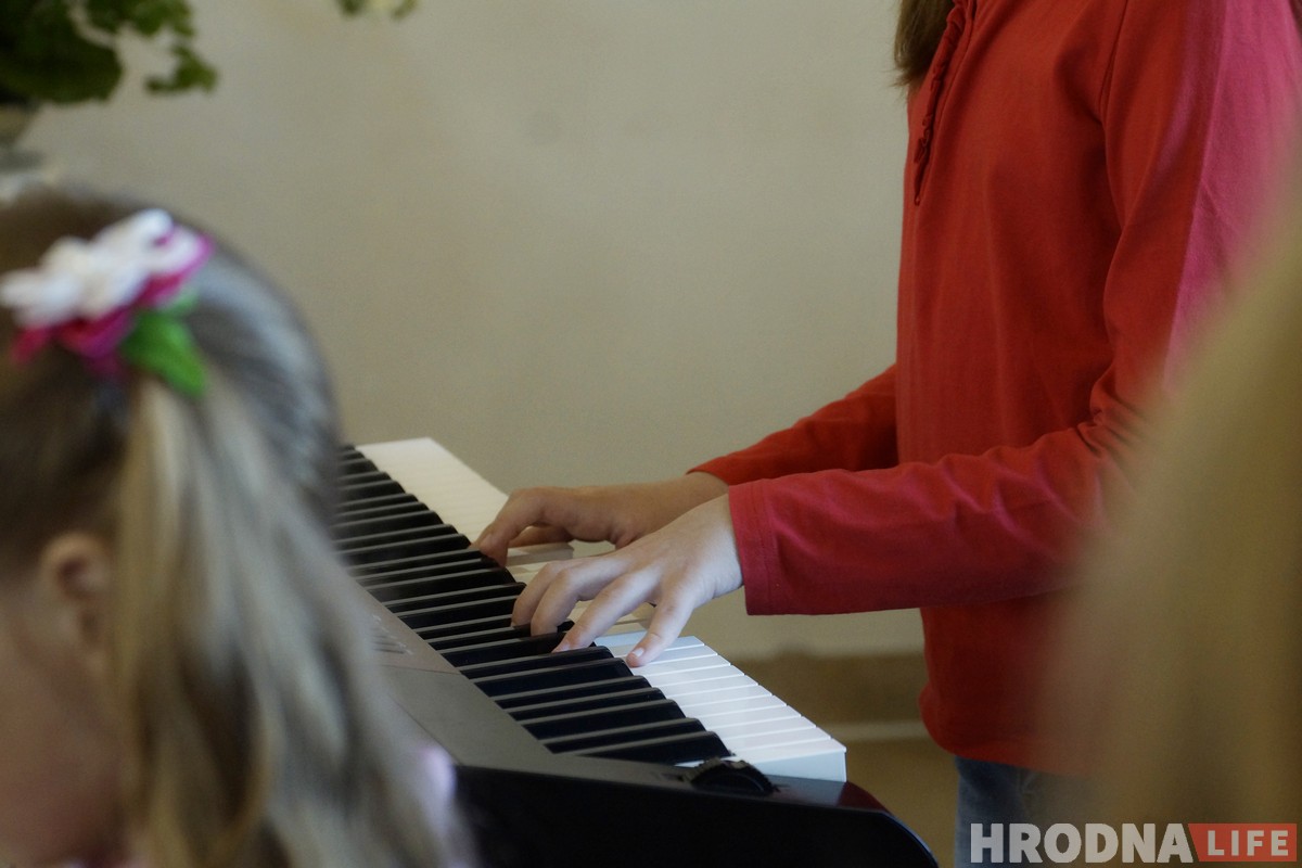 Адна на мільён. Дзесяцігадовая Насця перамагае выпускнікоў і грае ў касцёле, хоць ніколі не бачыла нот