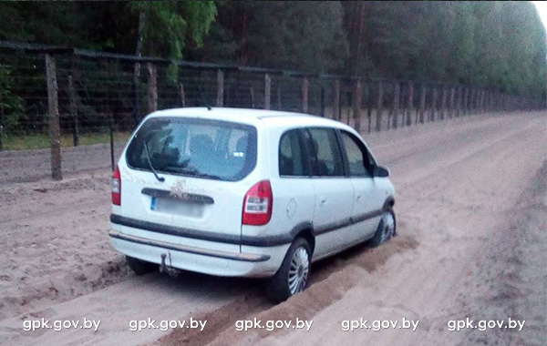 П’яны паляк на Opel прарваўся праз польска-беларускую мяжу П’яны паляк на Opel прарваўся праз польска-беларускую мяжу