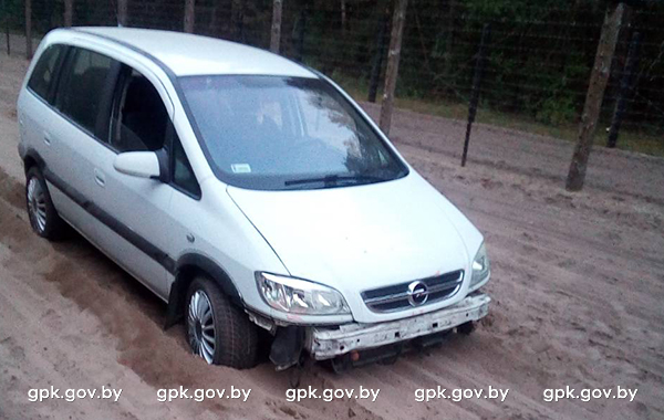 П’яны паляк на Opel прарваўся праз польска-беларускую мяжу П’яны паляк на Opel прарваўся праз польска-беларускую мяжу
