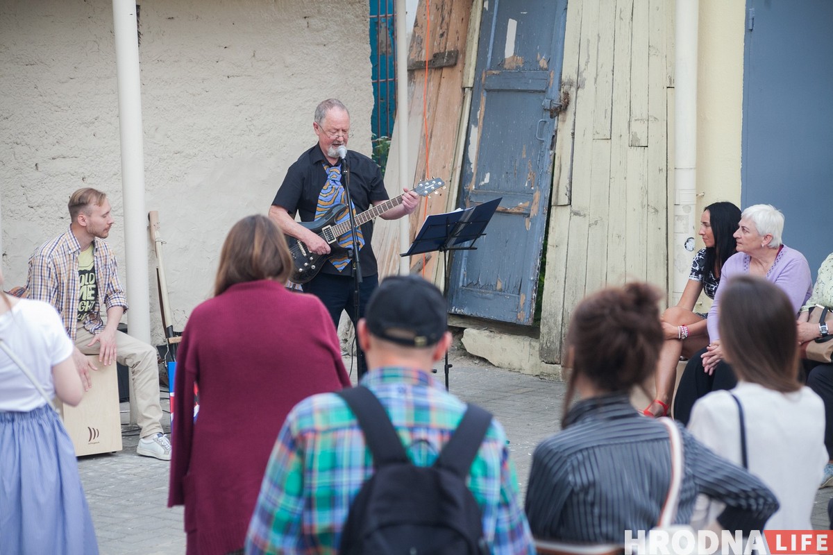 "Мастак у душы" і проста "нармальны мужык". Брытанец адкрыў выставу жывапісу ў Гродне "Мастак у душы" і проста "нармальны мужык". Брытанец адкрыў выставу жывапісу ў Гродне