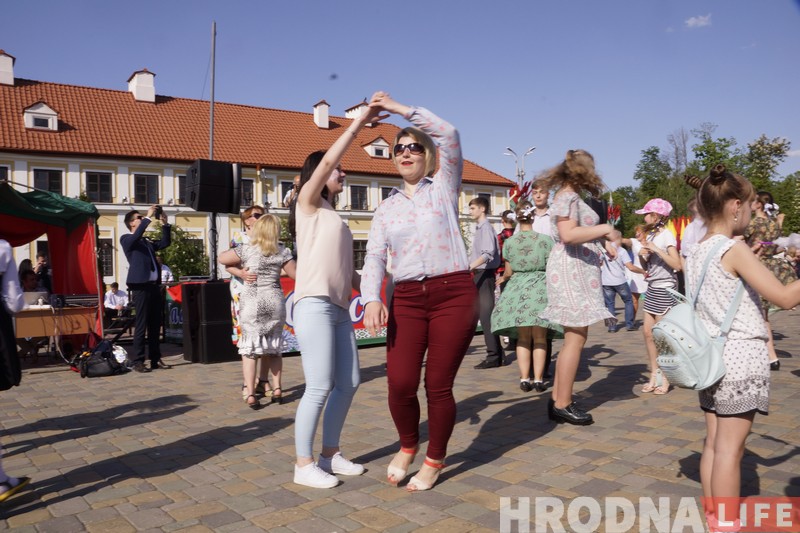 Глядзіце, як Гродна кружыўся ў вальсе перамогі! (+відэа з дрона) Глядзіце, як Гродна кружыўся ў вальсе перамогі! (+відэа з дрона)