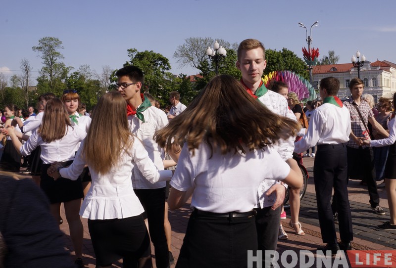 Глядзіце, як Гродна кружыўся ў вальсе перамогі! (+відэа з дрона) Глядзіце, як Гродна кружыўся ў вальсе перамогі! (+відэа з дрона)