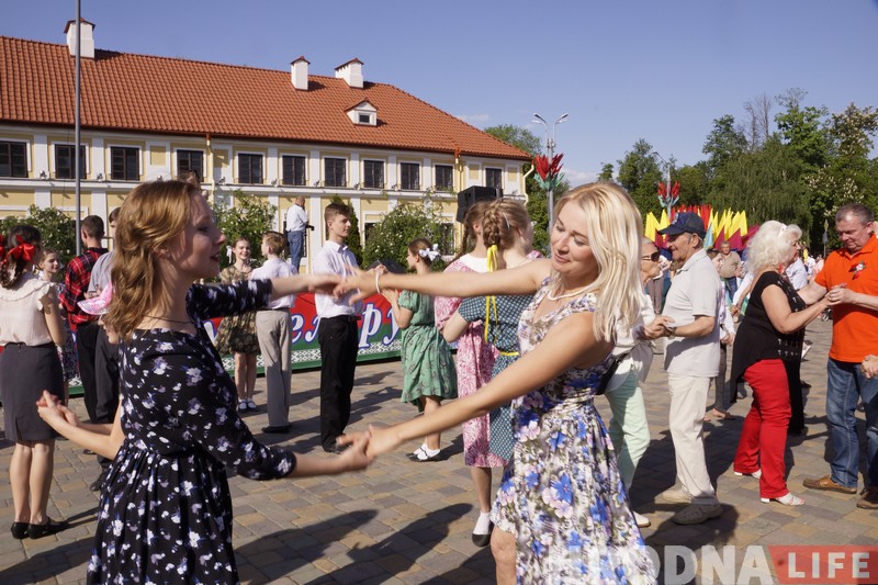 Глядзіце, як Гродна кружыўся ў вальсе перамогі! (+відэа з дрона) Глядзіце, як Гродна кружыўся ў вальсе перамогі! (+відэа з дрона)
