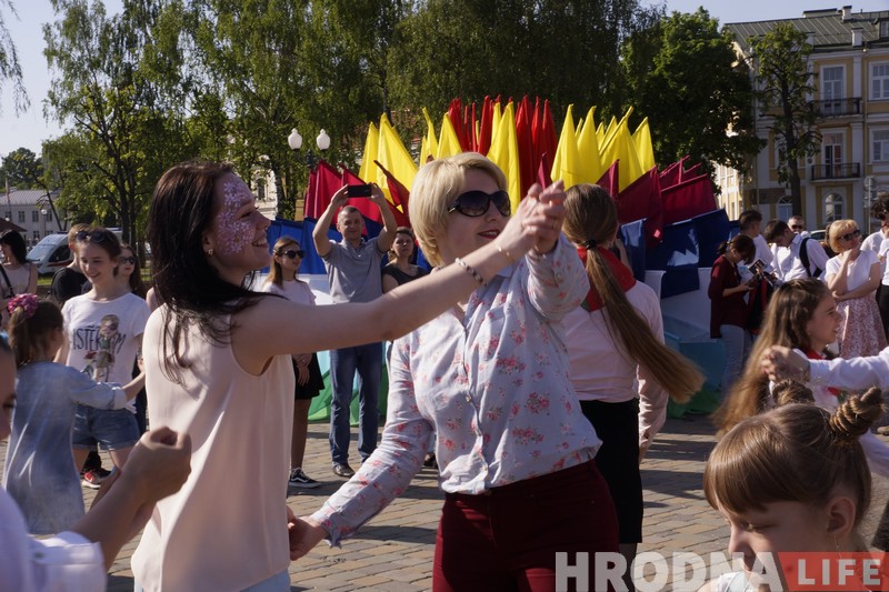 Глядзіце, як Гродна кружыўся ў вальсе перамогі! (+відэа з дрона) Глядзіце, як Гродна кружыўся ў вальсе перамогі! (+відэа з дрона)