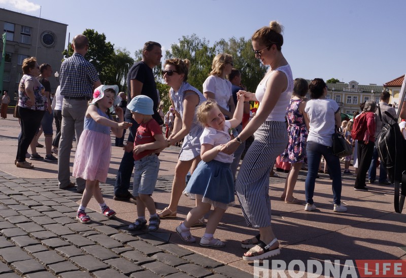 Глядзіце, як Гродна кружыўся ў вальсе перамогі! (+відэа з дрона) Глядзіце, як Гродна кружыўся ў вальсе перамогі! (+відэа з дрона)