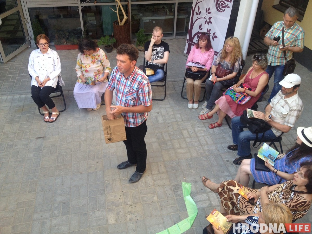 «Гэты конь сядзіць на моцным коле». Восем цытатаў Андрэя Чарнякевіча з прэзентацыі «Шпацыра па Гародні»