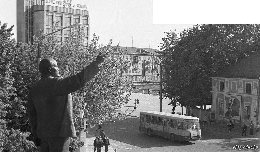 Барадулін атруціўся ў «Нёмане». Якія байкі распавядаюць гродзенскія экскурсаводы?