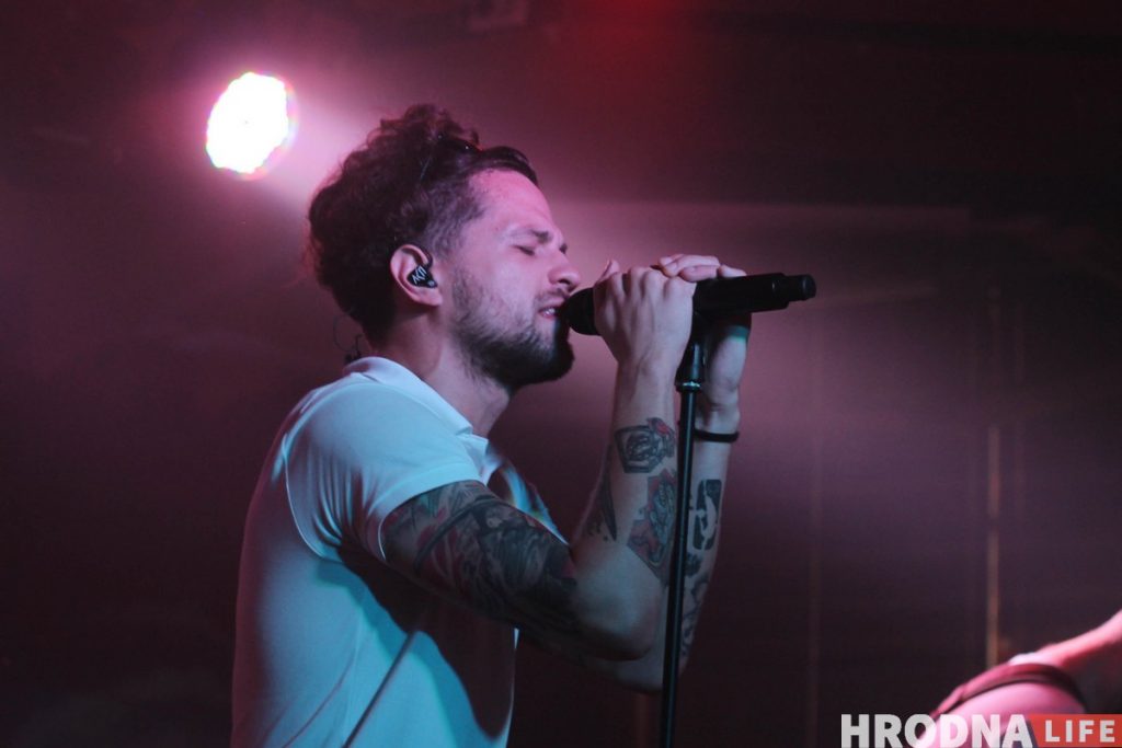 "Мы будзем мокрыя, як сучкі". ЛСП сабраў у Гродне поўную "Галактыку" фанатаў