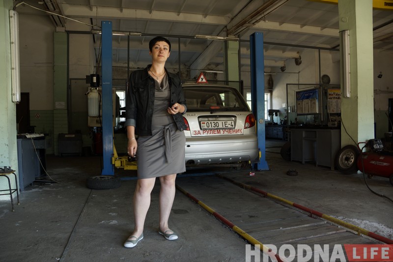 Женщина рулит. Как жительница Гродно работает инструктором в автошколе