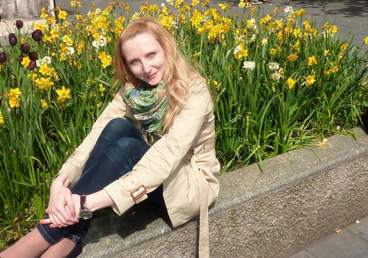 Што гродзенкі носяць у сваіх сумачках? Пяцёра дзяўчат не пабаяліся паказаць