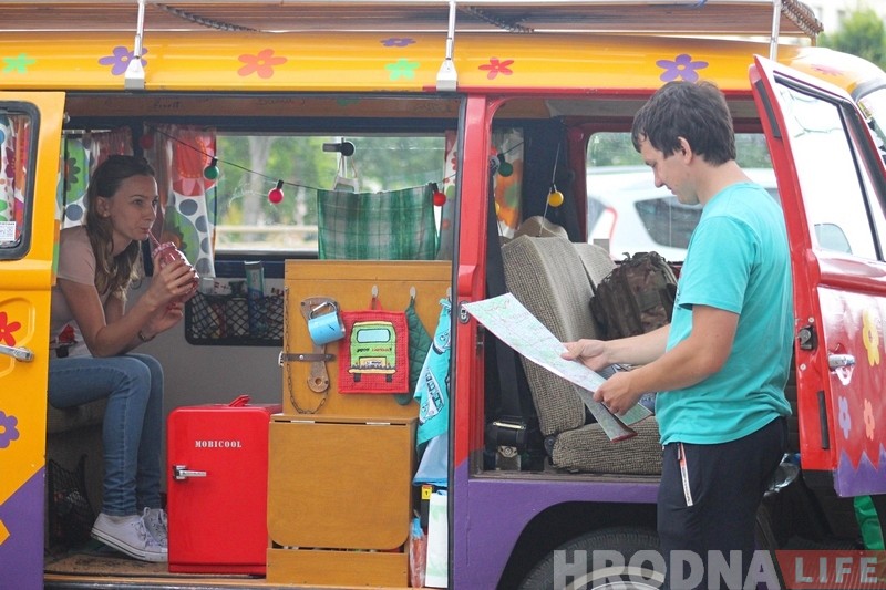 Смотри, на каком хипарском Volkswagen T2 приехали в Гродно молодые поляки