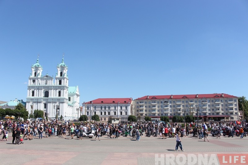 ФОТА: каля 500 байкераў праехаліся па вуліцах Гродна ФОТА: каля 500 байкераў праехаліся па вуліцах Гродна