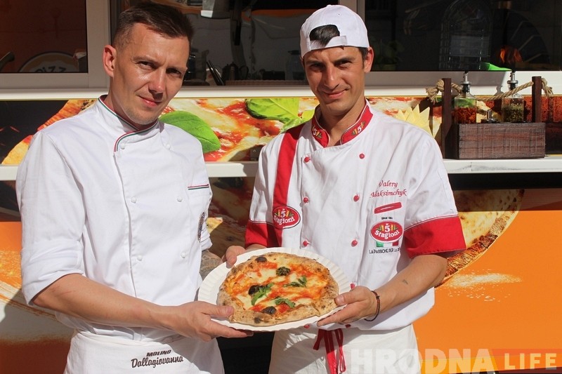 "Піца гатуецца да 90 секунд". Браты з Гродна адкрылі першы ў Беларусі піцатрак "Піца гатуецца да 90 секунд". Браты з Гродна адкрылі першы ў Беларусі піцатрак