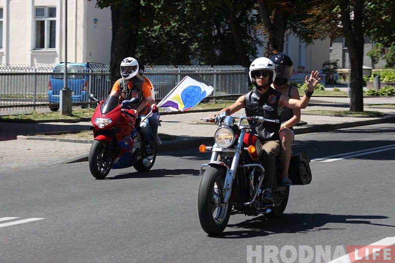 ФОТА: каля 500 байкераў праехаліся па вуліцах Гродна ФОТА: каля 500 байкераў праехаліся па вуліцах Гродна