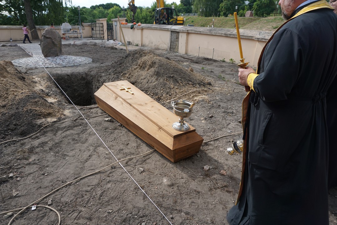 Адбылося перапахаванне астанкаў знойдзеных ля Каложскай царквы