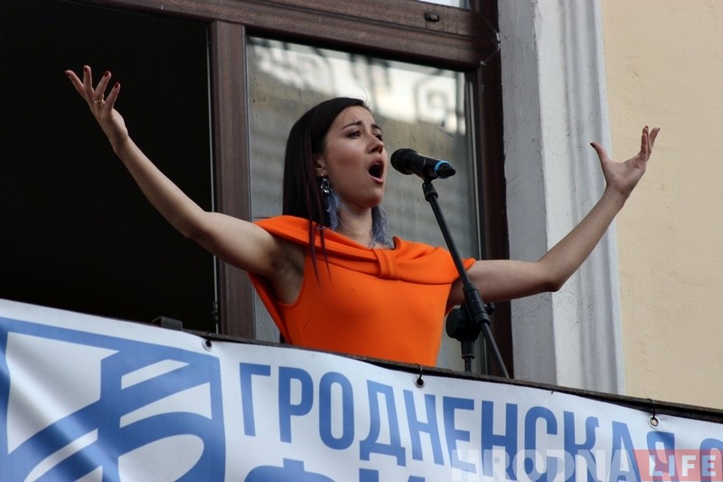 Летнія канцэрты ў Гродне: музыкі выступаюць на балконах старога горада Летнія канцэрты ў Гродне: музыкі выступаюць на балконах старога горада