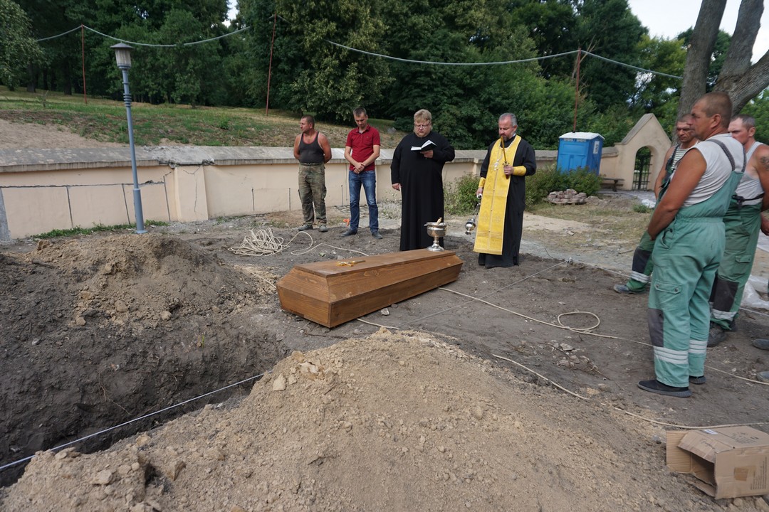 Адбылося перапахаванне астанкаў знойдзеных ля Каложскай царквы