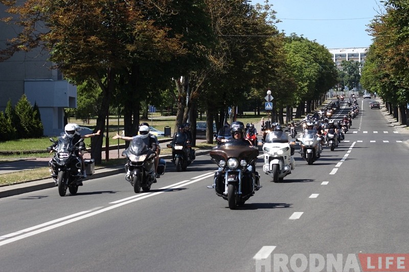 ФОТА: каля 500 байкераў праехаліся па вуліцах Гродна ФОТА: каля 500 байкераў праехаліся па вуліцах Гродна