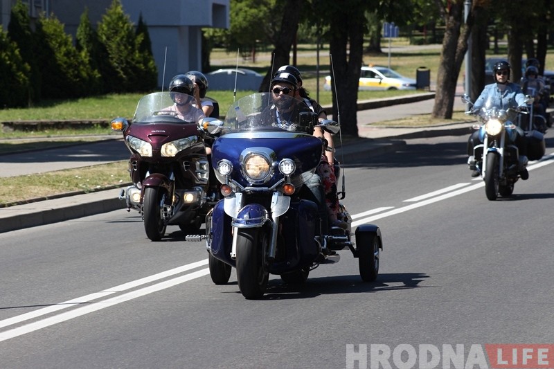 ФОТА: каля 500 байкераў праехаліся па вуліцах Гродна ФОТА: каля 500 байкераў праехаліся па вуліцах Гродна