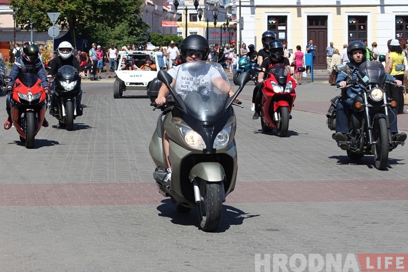ФОТА: каля 500 байкераў праехаліся па вуліцах Гродна ФОТА: каля 500 байкераў праехаліся па вуліцах Гродна