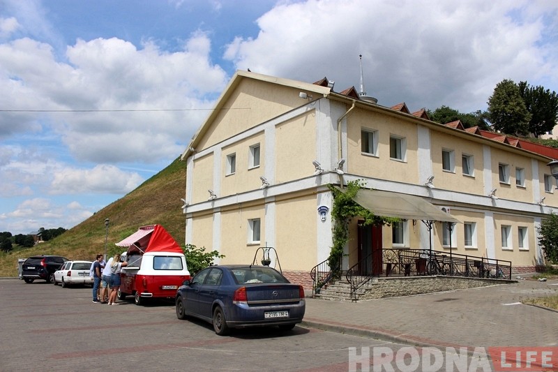 "Купілі ў вёсцы фургон і ўклалі $ 8000". Фуд-трак "Barkas" з'явіўся ў Гродне "Купілі ў вёсцы фургон і ўклалі $ 8000". Фуд-трак "Barkas" з'явіўся ў Гродне