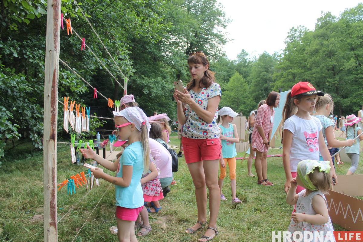 Арт-пікнік для дзяцей (і дарослых) прайшоў на Велесе Арт-пікнік для дзяцей (і дарослых) прайшоў на Велесе
