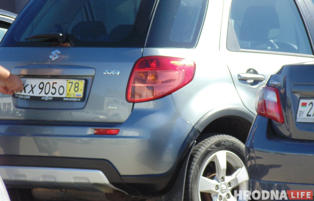 "На Захадзе аўто лепшыя за нашы ідуць на звалку". Як аўтабізнес стаў ахвярай Мытнага саюза