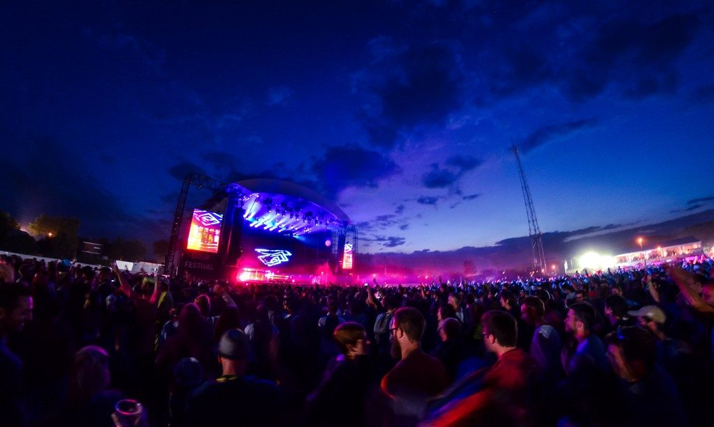 Не толькі Chemical Brothers: 5 фантастычных выканаўцаў фестывалю Dour, пра якіх вы раней маглі не ведаць