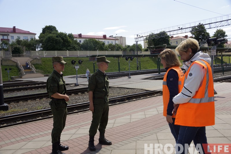 Дружыннікі на вакзале: сустракаюць гасцей Гродна і дапамагаюць міліцыі