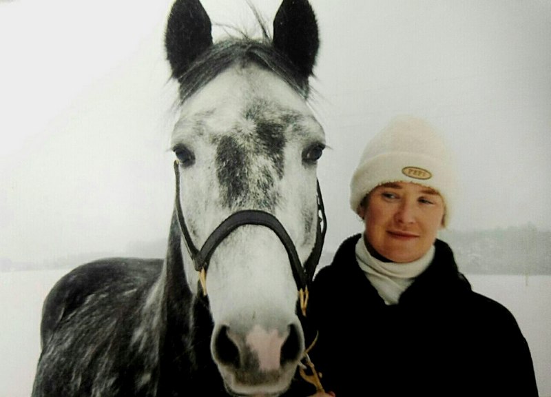 Гродненка собирает деньги на лошадей, чтобы помочь особенным детям